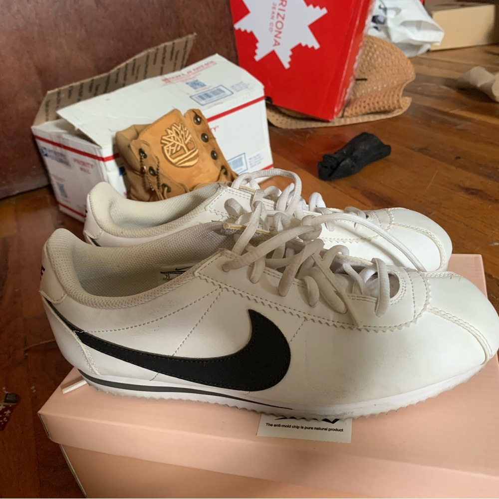 COPY - COPY - Black & White NIKE Cortez BNWOB